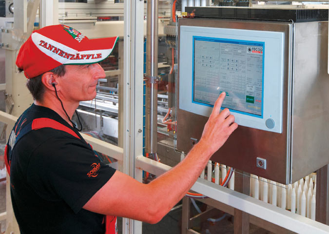 Parameter selection on the touch panel, connected via the standard Ethernet interface of the LMC058 Motion Controller.
