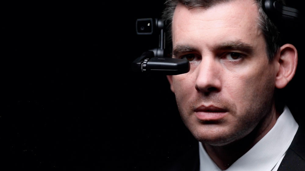 TÜV_SÜD_Simon-Lemin-with-VR-Glasses