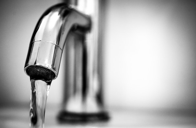 water-tap-black-and-white-macro-615326